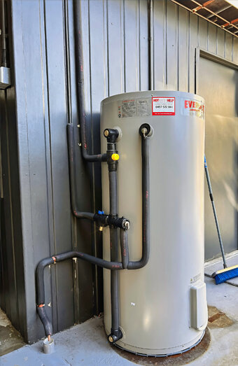https://innaloohotwater.com.au/uploads/2025/06/electric-hot-water-system-68504.jpg