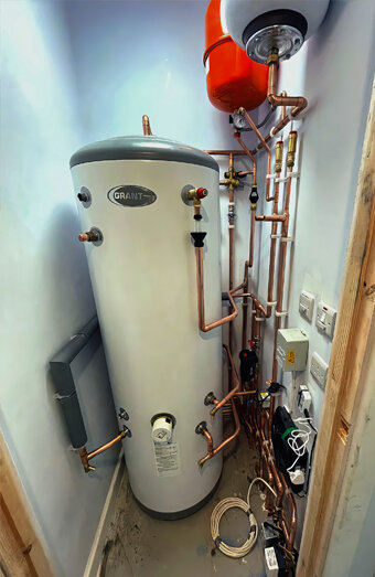 https://innaloohotwater.com.au/uploads/2025/06/gas-hot-water-system-11703.jpg