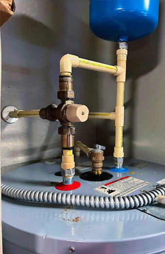 https://innaloohotwater.com.au/uploads/2025/06/gas-hot-water-system-35892.jpg