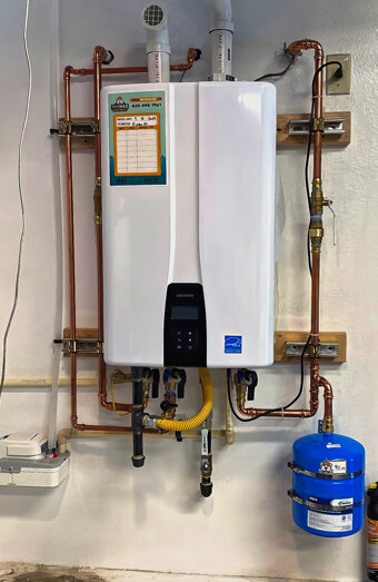 https://innaloohotwater.com.au/uploads/2025/06/instant-hot-water-systems-42978.jpg