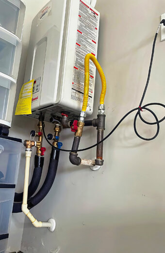 https://innaloohotwater.com.au/uploads/2025/06/instant-hot-water-systems-65049.jpg